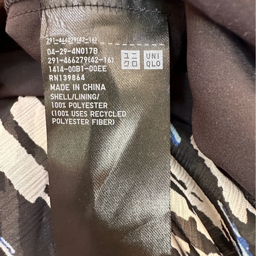 Uniqlo Sleeveless, v-neck, midi, geometric print, asymmetrical hem, full skirt - Picture 7 of 8